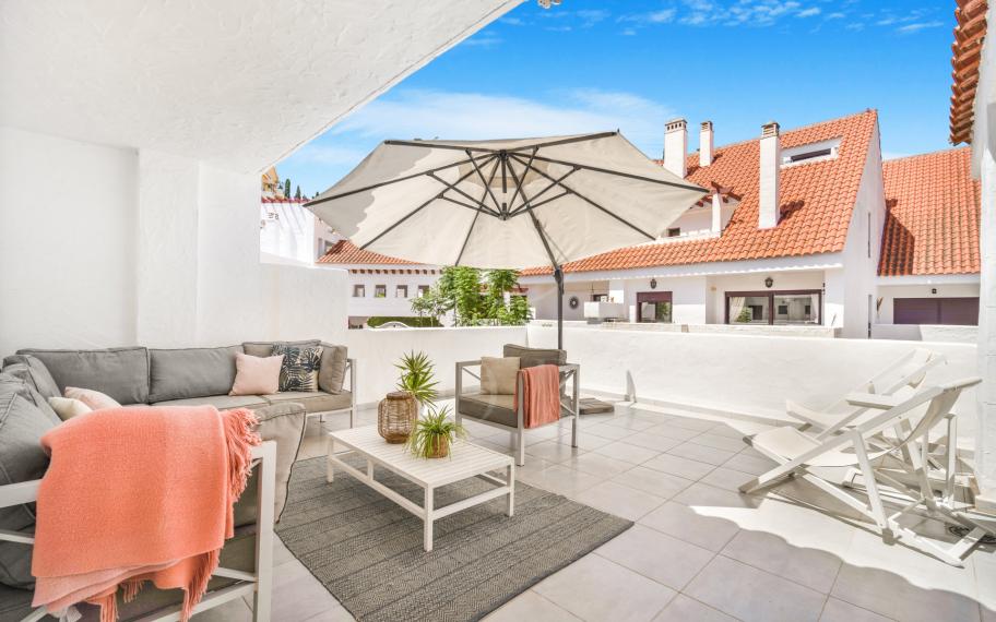 Duplex penthouse in popular community in Nueva Andalucia