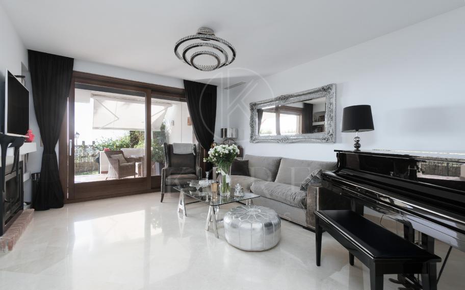 Town House for sale in Mirador del Paraiso, Benahavis