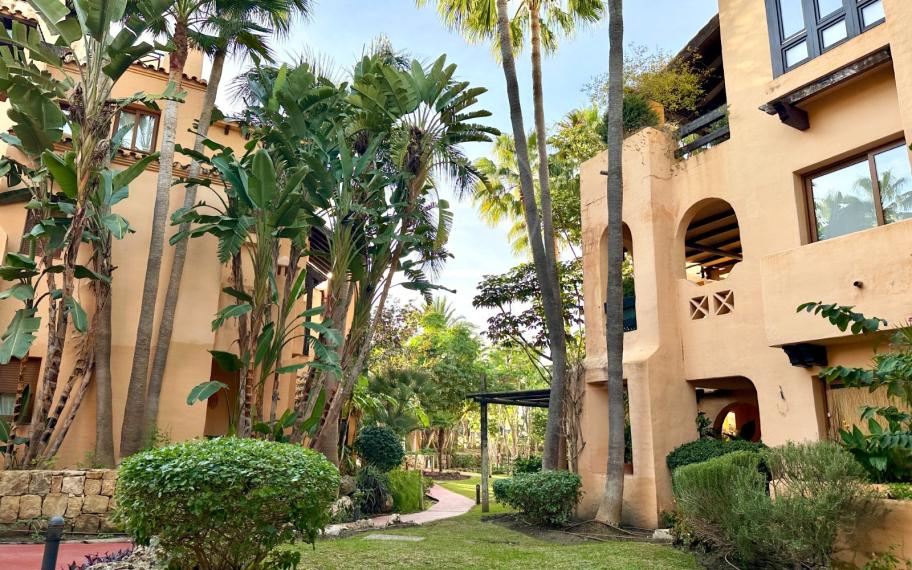 Luxurious Three-Bedroom Penthouse in El Campanario, Estepona