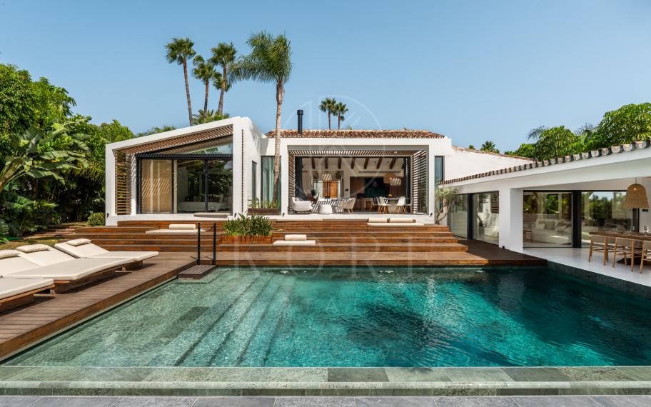 Villa Nazari - Unique frontline golf villa in an exclusive gated community in Nueva Andalucia