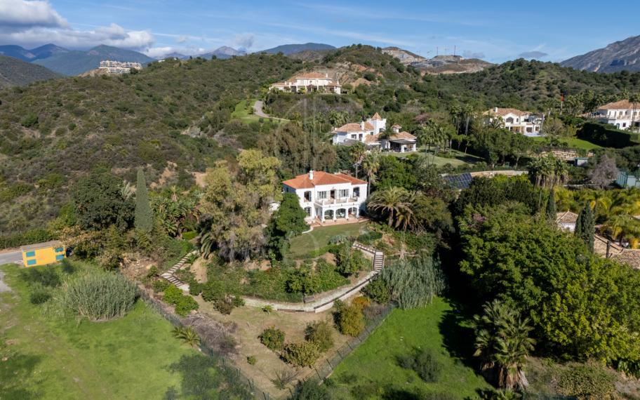 Elegant Andalusian-style villa in the prestigious gated community of Vega del Colorado!