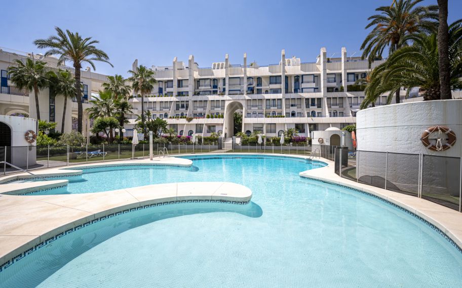 Dúplex en Planta Baja de 2 Dormitorios en Marbella House – Ubicación Inmejorable a Pocos Pasos de la Playa