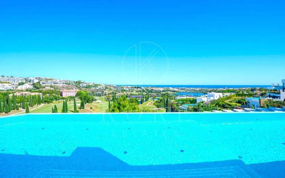 Villa de Lujo en Primera Línea de Golf en Los Flamingos, con Vistas Panorámicas.