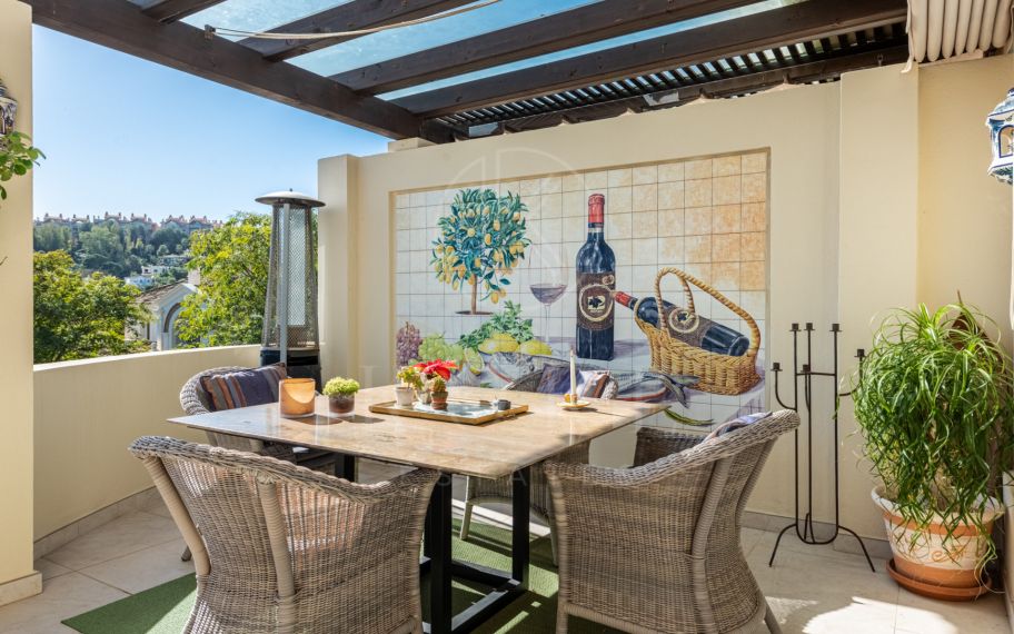 Ático de Lujo en Las Alamandas, Nueva Andalucía – La Combinación Perfecta de Elegancia y Comodidad