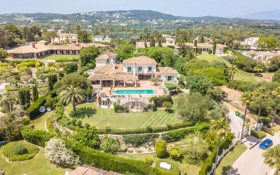 Amplia Villa de 9 dormitorios con vistas panorámicas en Sotogrande Alto