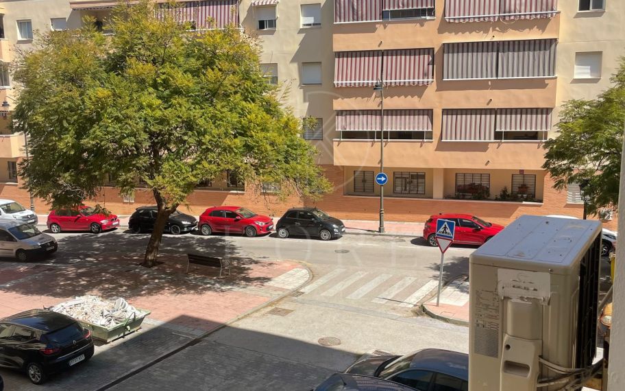 Opportunity for a 3-bedroom apartment near the Port of Estepona!