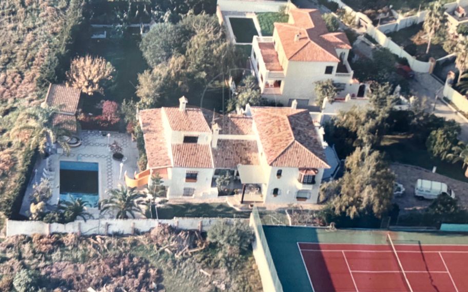 Villa en venta cerca de la playa en Estepona