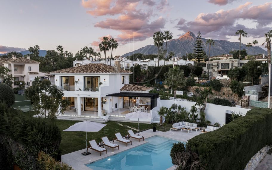 Villa en venta en Nueva Andalucia, Marbella