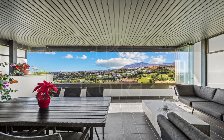 Exclusive apartment for sale with spectacular views in Los Flamingos Golf Resort.