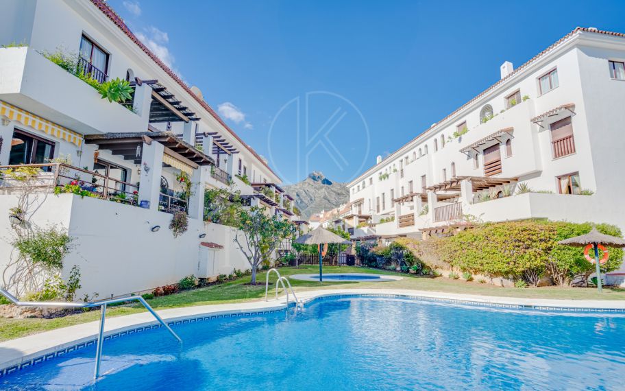 Beautiful apartment in the gated and well-established community Coto Real, Marbella