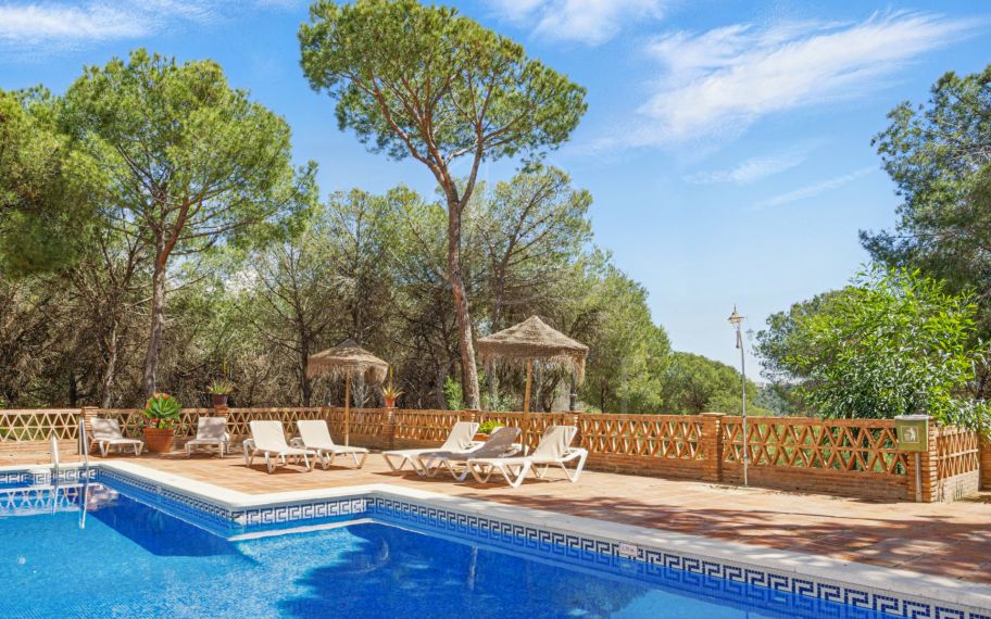 Spacious four-bedroom, duplex penthouse in the Los Pinos de Aloha complex, Nueva Andalucía, Marbella