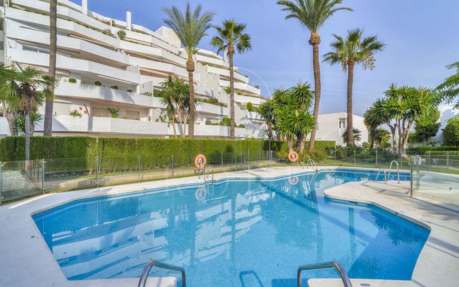 Beautifully reformed two bedroom apartment in the gated community of Jardines de Andalucía, Nueva Andalucia