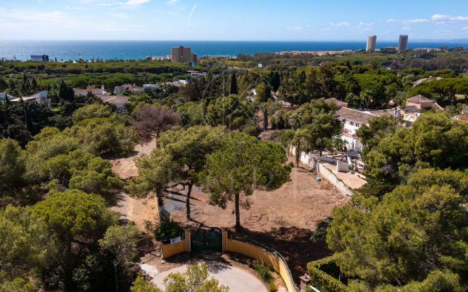 Hacienda Las Chapas: 1.700 m2 plot with sea views