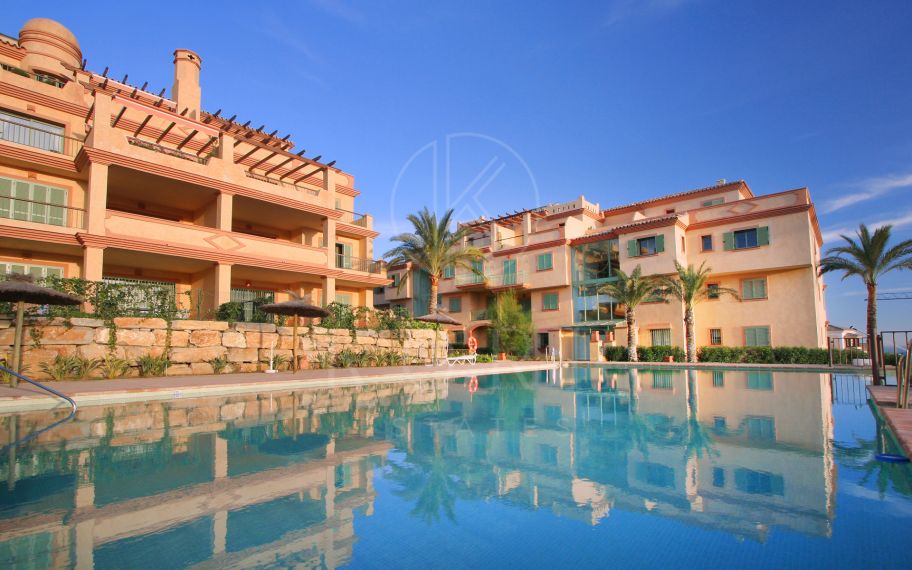 Exquisite corner penthouse in Four Seasons Flamingos with sea and mountain views!