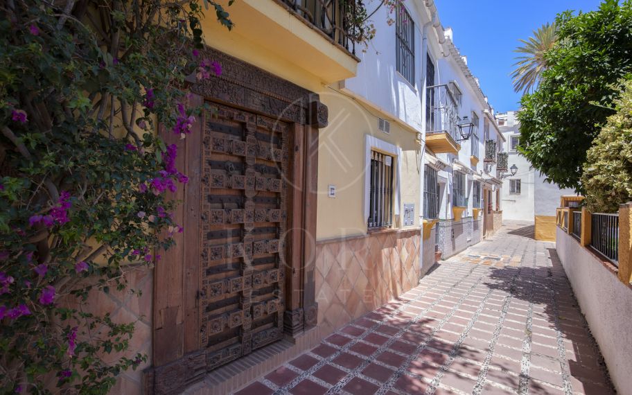 Charming townhouse with solarium in the old town of Marbella.