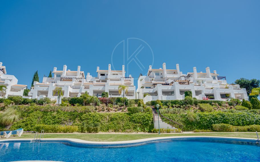 Luxury three bedroom, south west facing, first floor apartment in one of the most exclusive frontline beach communities Palm Beach, Los Monteros