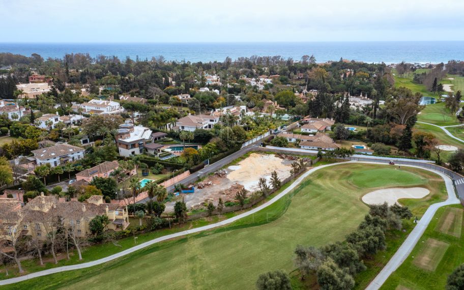 3011m2 plot for sale in frontline Guadalmina Baja golf course