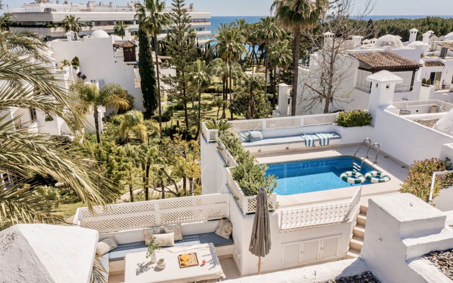 Stunning penthouse with private pool and unbeatable location - Frontline Beach on the Golden Mile!