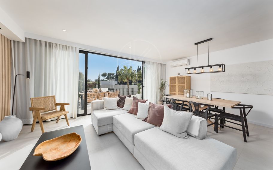 Elegant Renovated Townhouse Near Aloha Golf – Private Garden and Gated Community