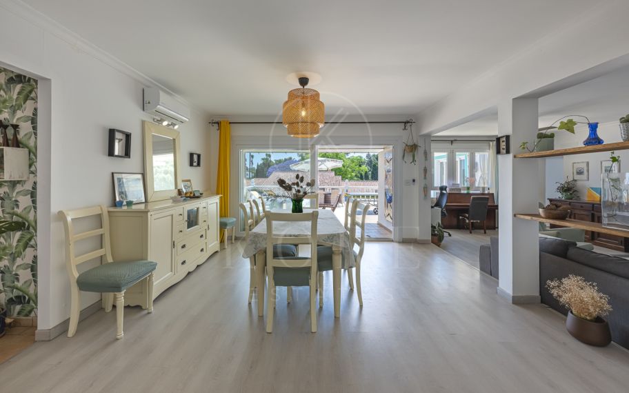 Impresionante Villa de 7 Dormitorios con Piscina, Terraza y Comodidades para Toda la Familia