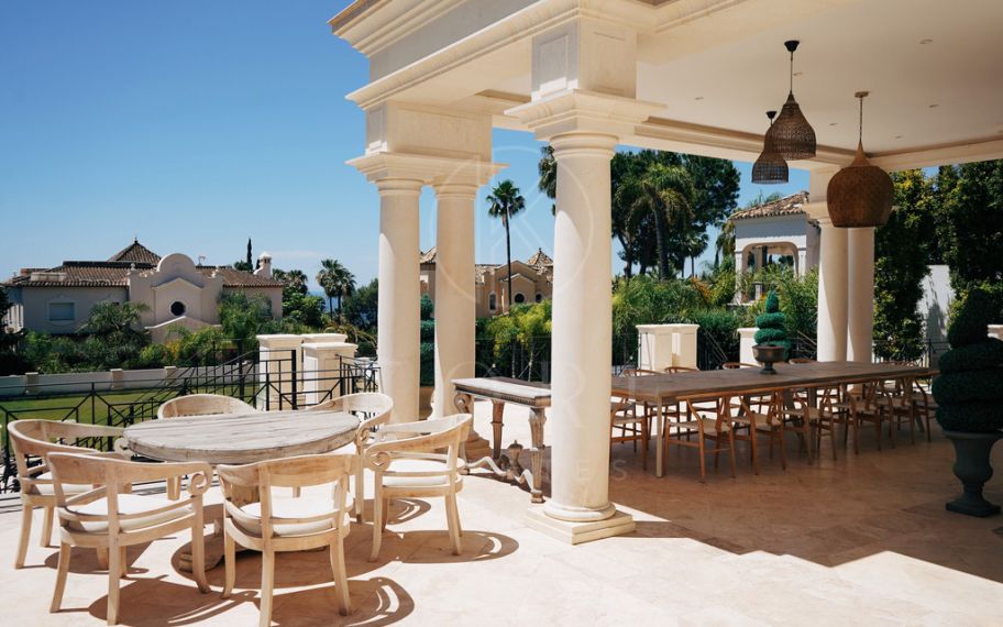 Villa Isolde, ubicada en la comunidad cerrada más prestigiosa de Marbella y diseñada por el reconocido arquitecto Ismael Mérida.