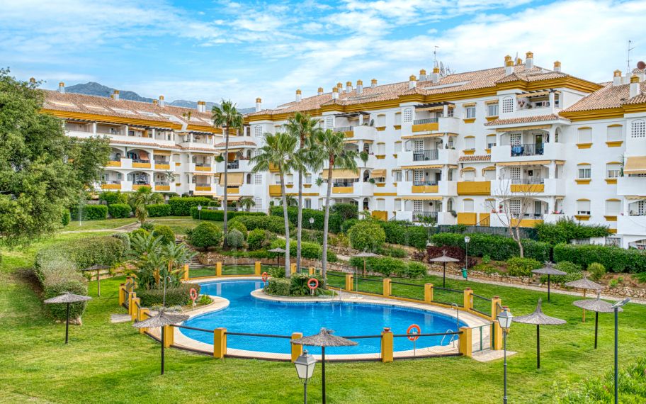 Charming three bedroom, ground floor apartment located in the sought-after community of Pinos de Nagüeles, in Marbella’s prestigious Golden Mile