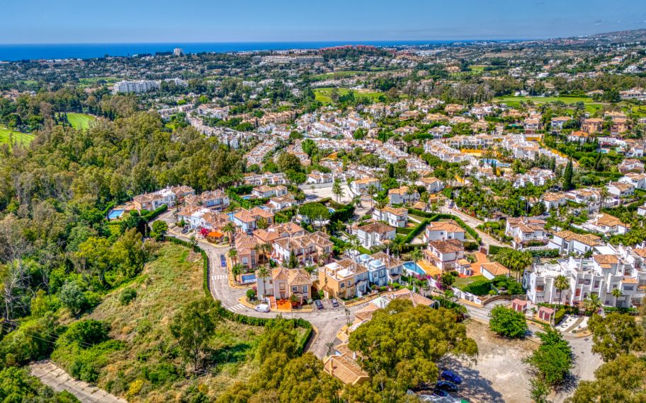 Elegant two bedroom, south west facing townhouse set within an exclusive gated community of Nueva Andalucia, Marbella