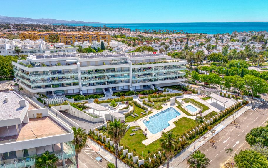 Stylish, three bedroom apartment located in a newly built gated community of San Pedro playa