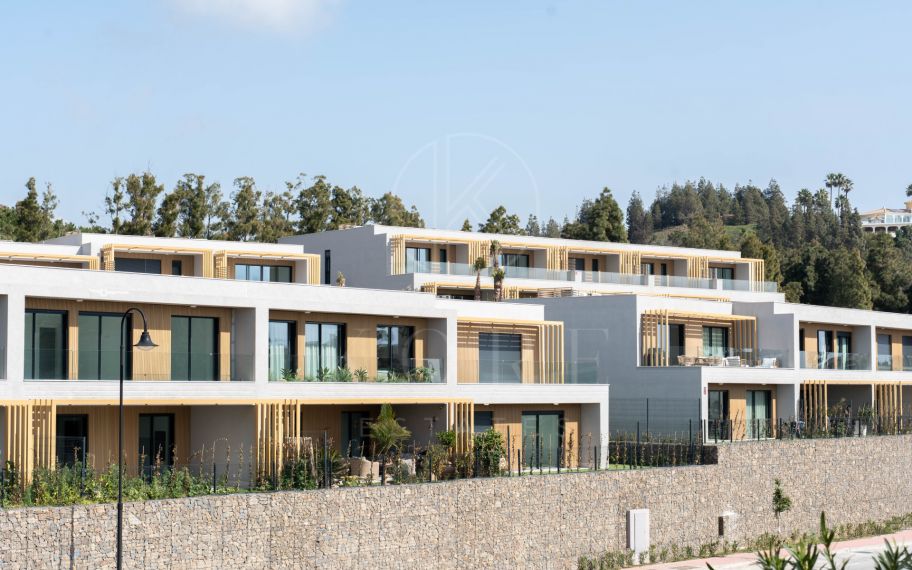 Fantastic brand new 3 bed in Evergreen - with spectacular sea views from living area