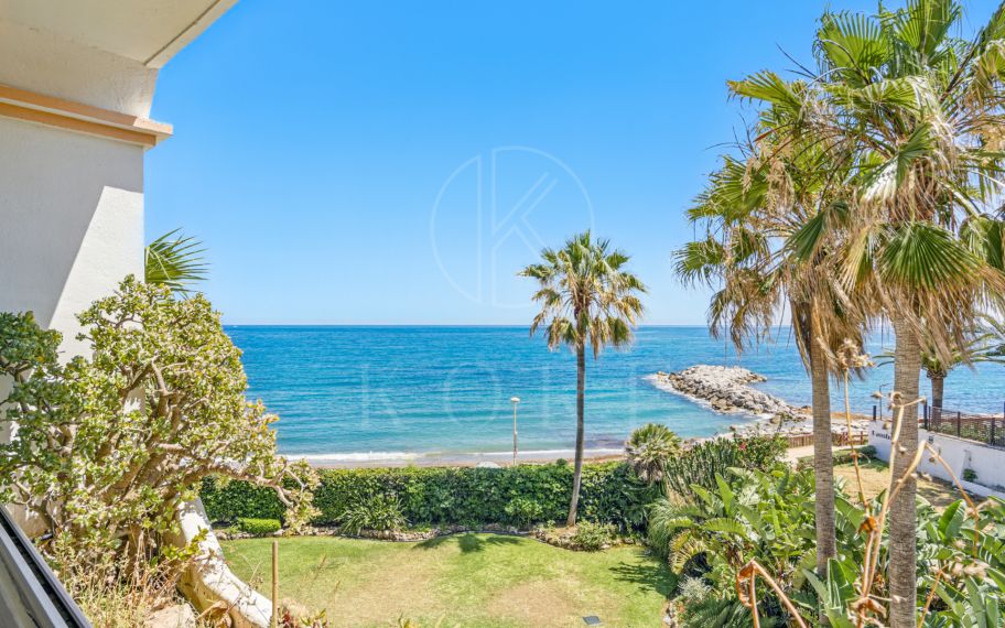 Exclusive Beachfront Two-Bedroom South-Facing Apartment with Sea Views in La Herradura, Marbella