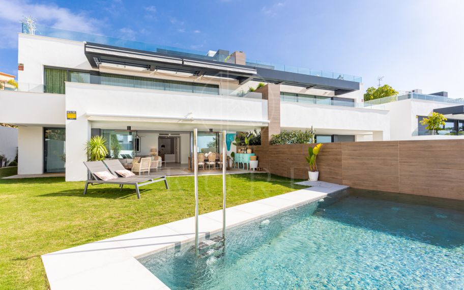 Elegant apartment with private garden and pool and sea views in  Artola - Cabopino -East Marbella