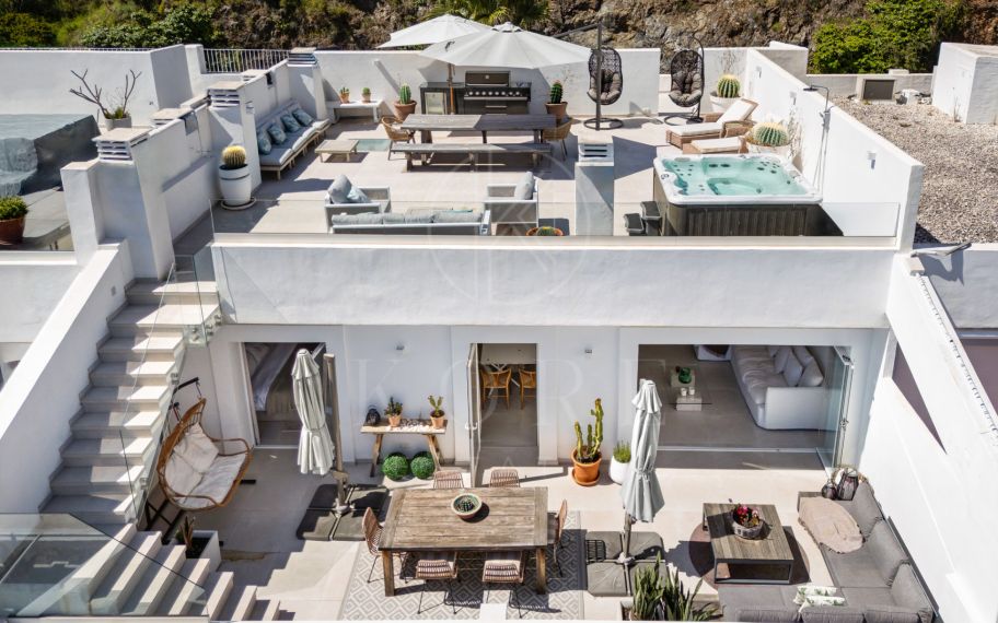 Penthouse in La Quinta with stunning views!