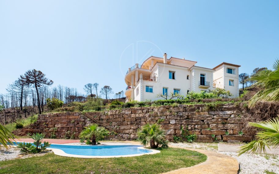 Fantastic villa set on a 60.000m2 plot in Estepona with mountain and sea views