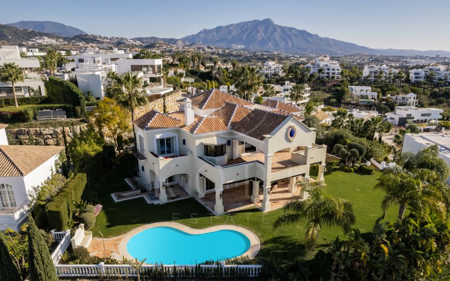 Villa Haveli - Traditional Villa with Sea Views in Fantastic Location