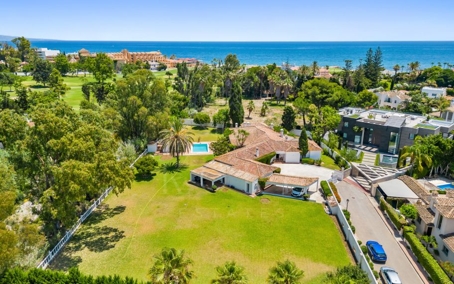 An excellent investment opportunity located in Guadalmina Baja, just five minutes from the beach!