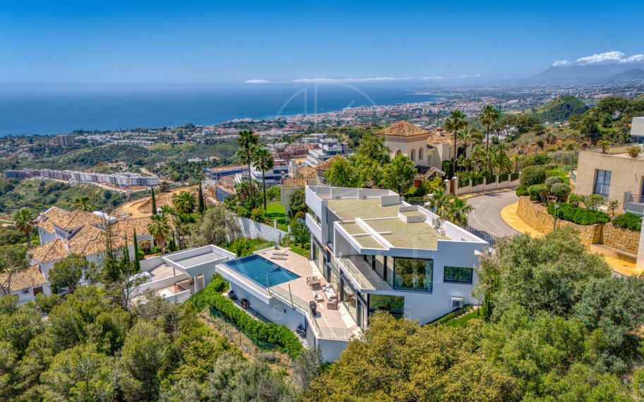 Outstanding, five bedroom Villa located in Altos de Los Monteros with panoramic sea views