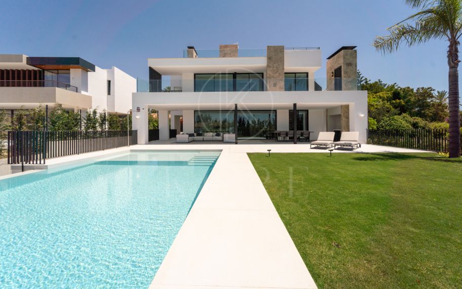 Elegant Villa with Sea and Golf Views in Nueva Andalucia, Marbella