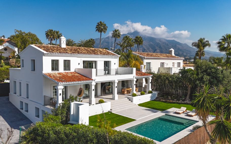 Luxury 5-Bedroom Villa with Panoramic Sea & Golf Views in Nueva Andalucia, Marbella