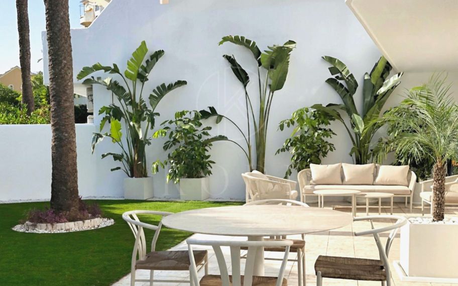 ELEGANT GROUND FLOOR RETREAT WITH PRIVATE GARDEN EN NUEVA ANDALUCÍA