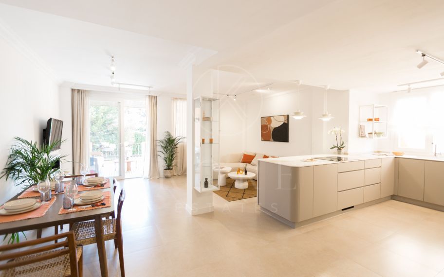 Apartamento de 2 Dormitorios Totalmente Renovado a Solo 150m de la Playa – Con Acceso a Servicios de Hotel 4*