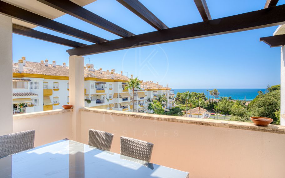 Three bedroom, south facing duplex penthouse with sea views, located in the sought-after community of Pinos de Nagüeles, on Marbella´sGolden Mile