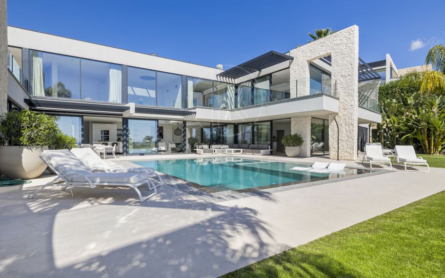 Villa contemporánea de nueva construcción situada en la prestigiosa urbanización de La Alquería