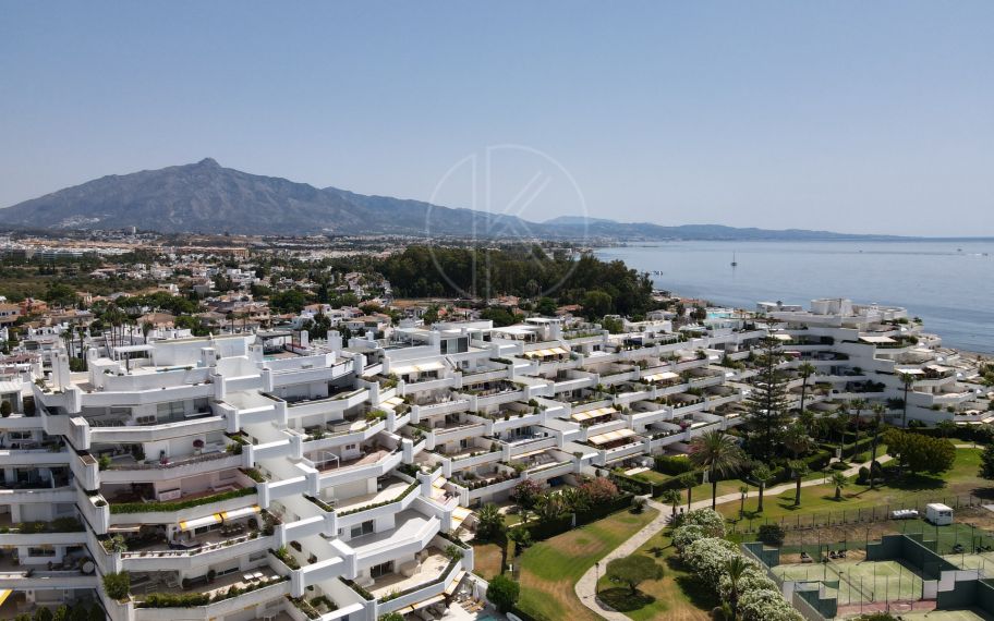 Totally Refurbished apartment with 4 bedrooms in Parque del Sol Guadalmina Baja