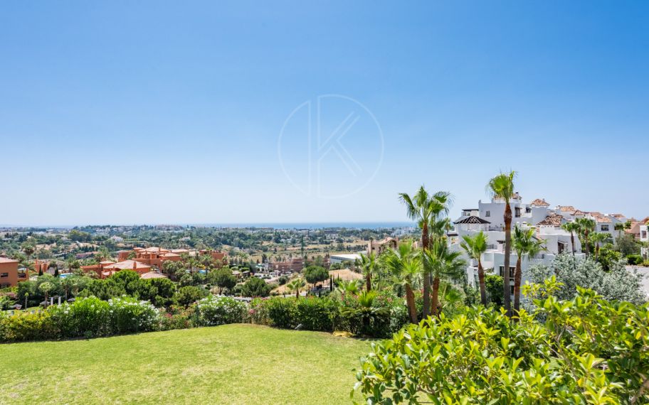 ¡Apartamento con vistas panorámicas al mar en una posición elevada privilegiada!