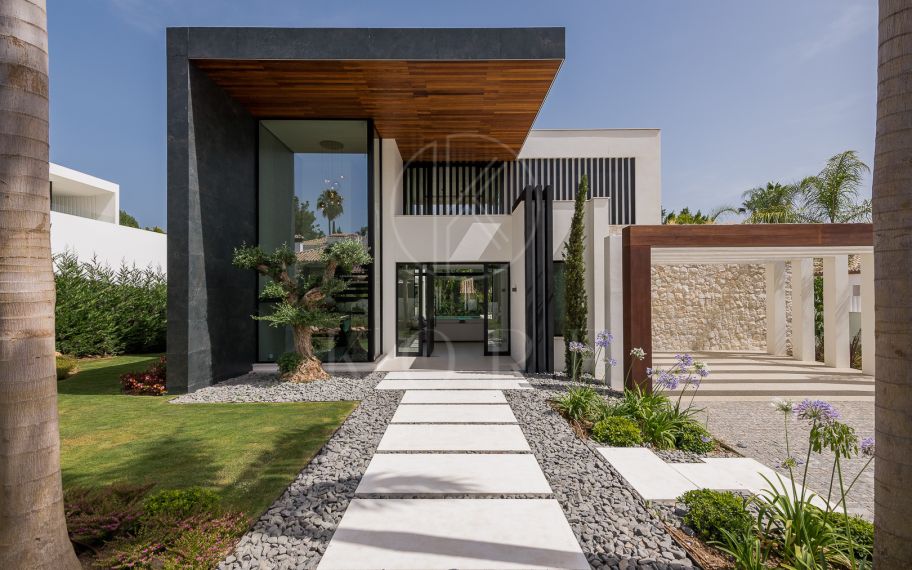 Villa en venta en Nueva Andalucia, Marbella