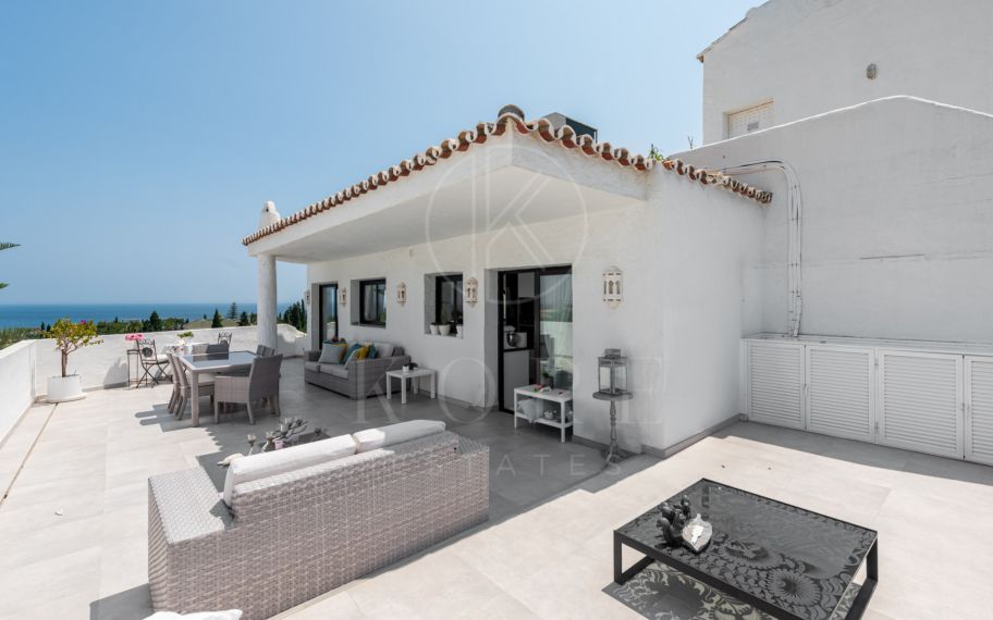 Ático elegante con vistas impresionantes en Coto Real, Milla de Oro de Marbella
