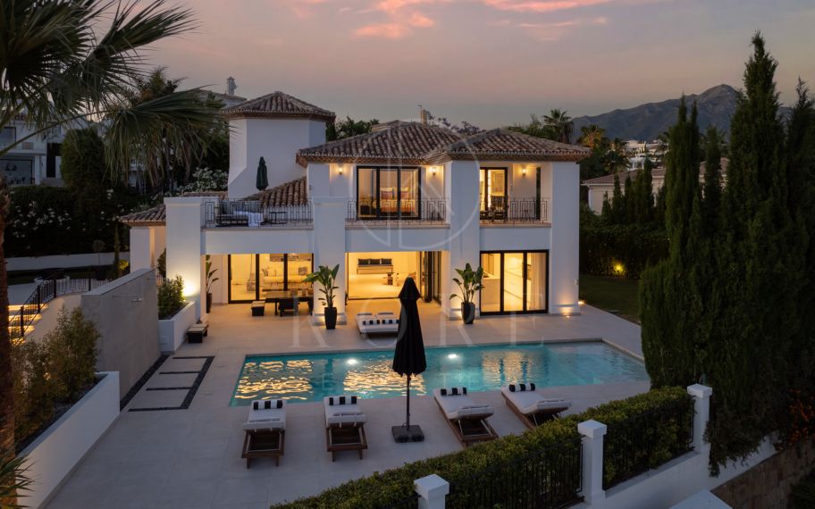 Villa en venta en Nueva Andalucia, Marbella