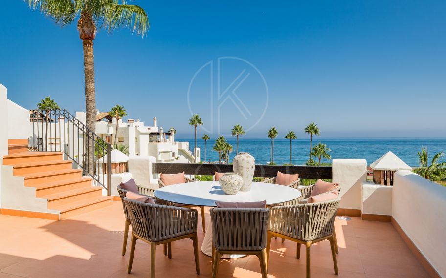 Beachfront luxury penthouse close to Estepona town!