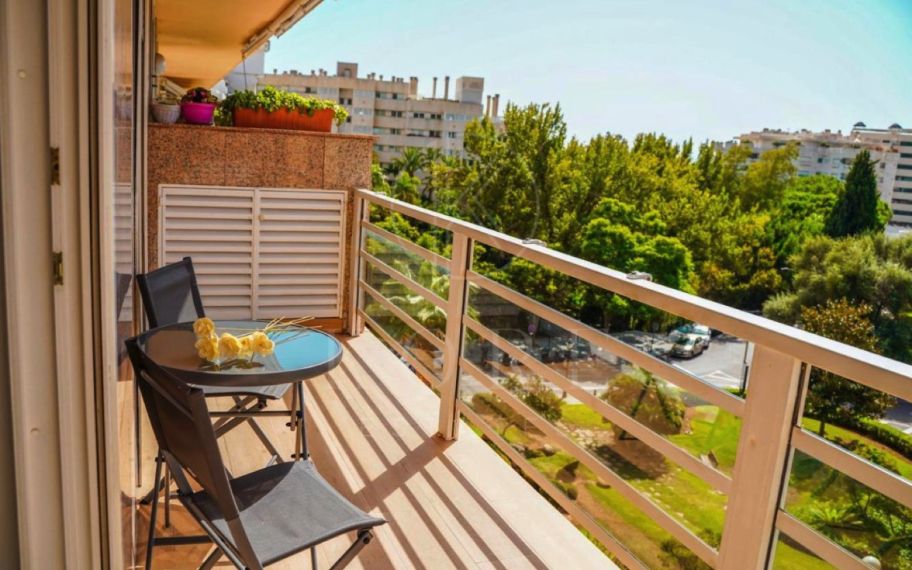 ¡Impresionante apartamento reformado en el corazón de Marbella!