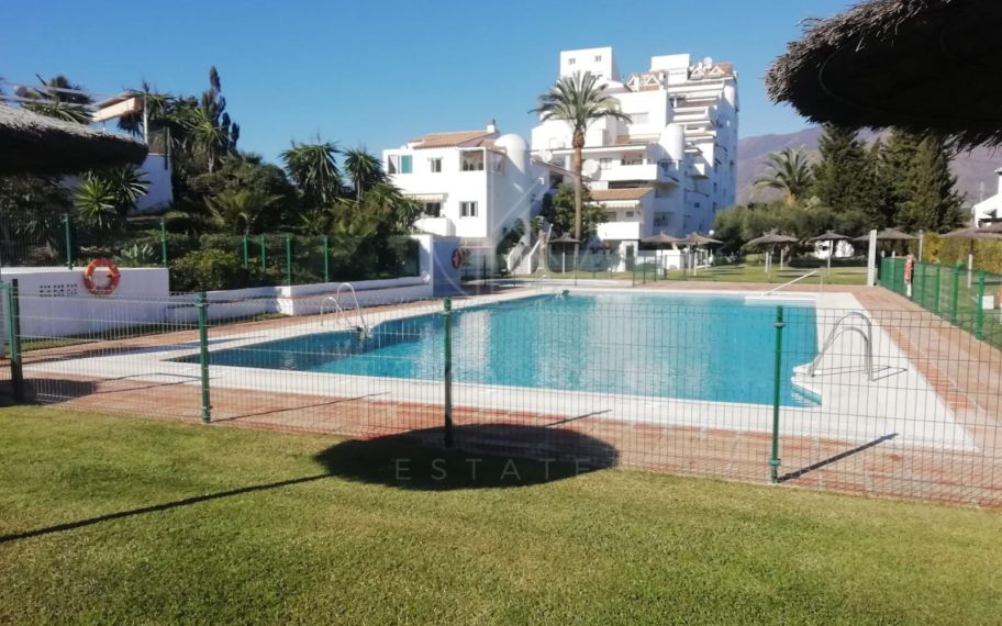 Prime Frontline Beach Apartment on Estepona's Serene Playa de Guadalobón
